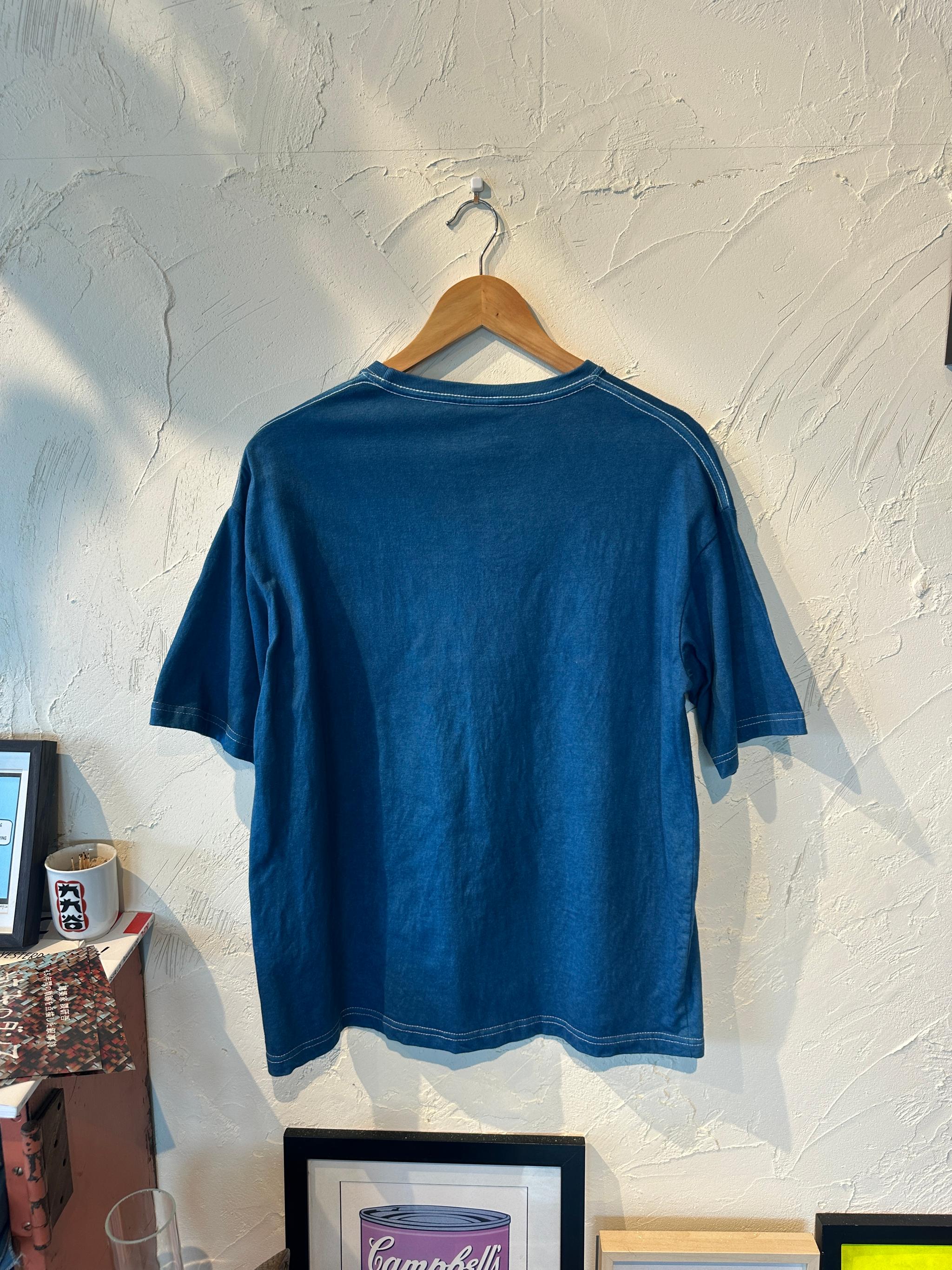 セール販売品 天然灰汁発酵建て 阿波藍 手染めTシャツ/濃紺5回染 Mサイズ(胸ポケット付き) | 2枚目